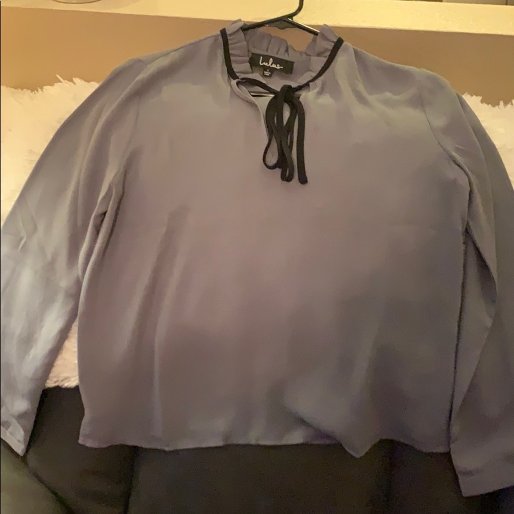 4/$30 Lulus gray blouse with black bow